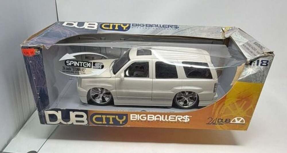 Jada Toys Dub City Big Ballers 2002 Cadillac Escalade White 1:18 Diecast Model C